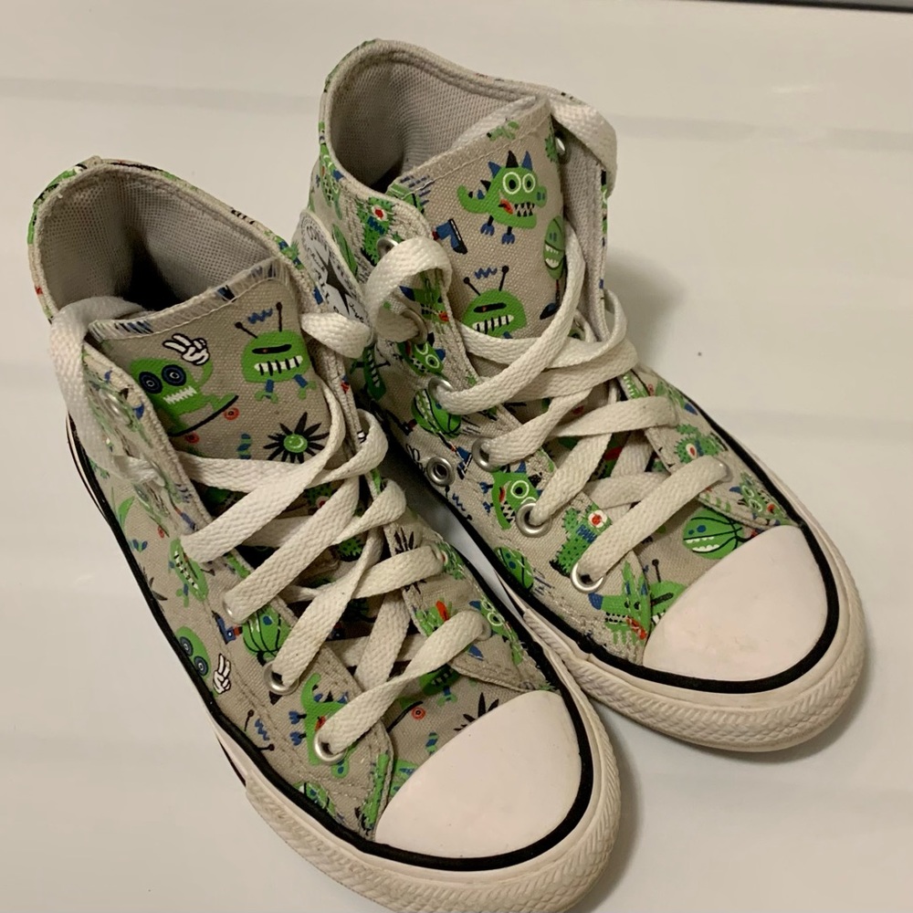Boys converse